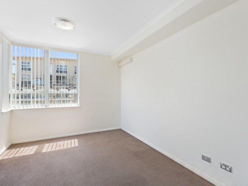 175/80 John Whiteway Drive, Gosford NSW 2250