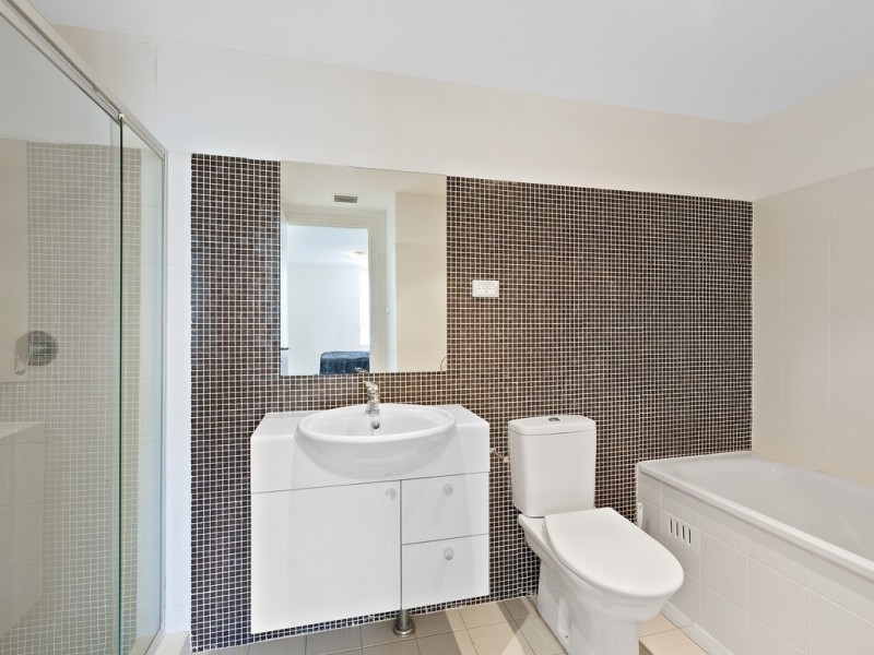 175/80 John Whiteway Drive, Gosford NSW 2250