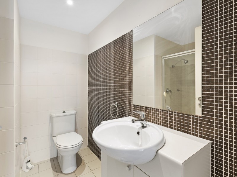 175/80 John Whiteway Drive, Gosford NSW 2250