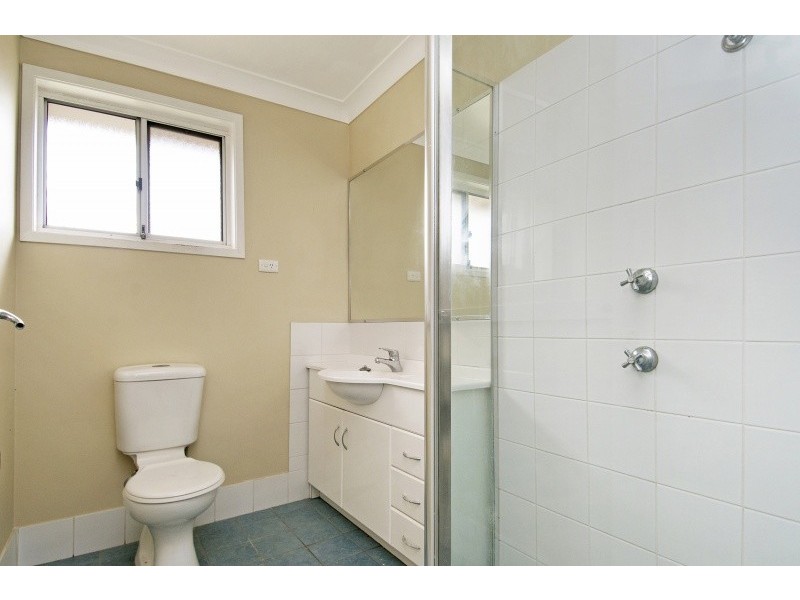 8/4 Kalawarra Road, Wyoming NSW 2250