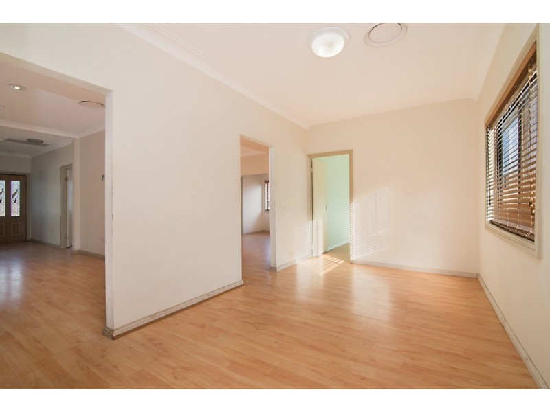 10 Donnison Street, West Gosford NSW 2250
