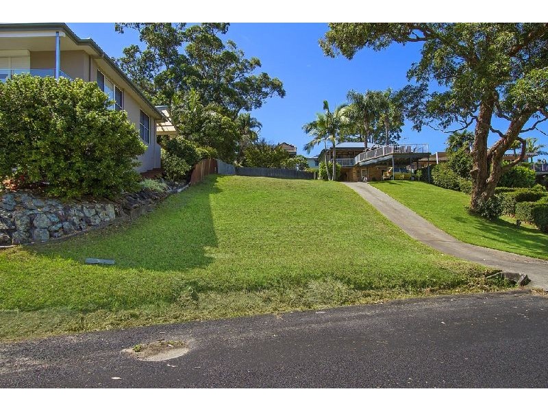 8A Noonan Point Rd, Point Clare NSW 2250