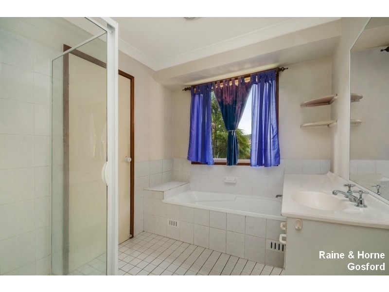 3 Irwin Place, Green Point NSW 2251