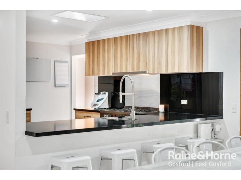 16 Childs Close, Green Point NSW 2251