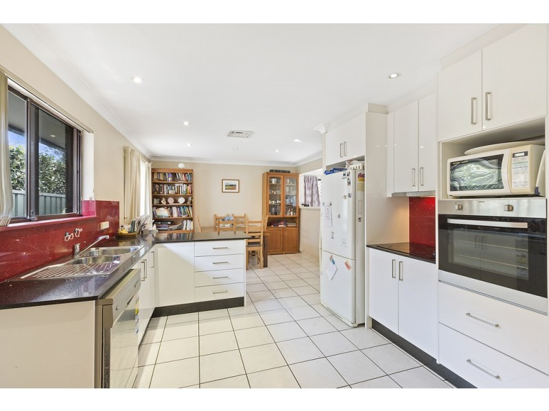 6 Beaumont Avenue, Wyoming NSW 2250