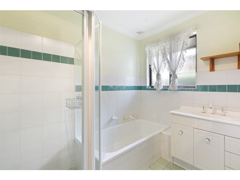 6 Beaumont Avenue, Wyoming NSW 2250