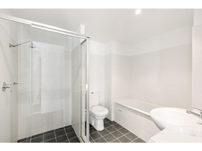 131/80 John Whiteway Drive, Gosford NSW 2250