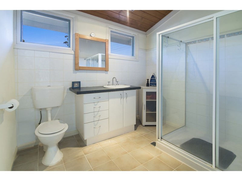 8 Chamberlain Road, Wyoming NSW 2250