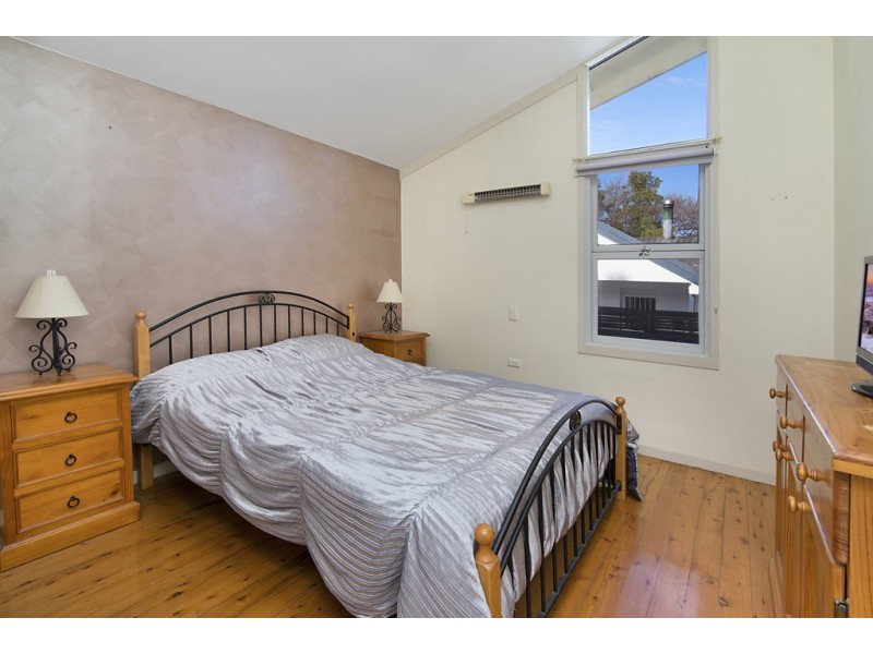 8 Chamberlain Road, Wyoming NSW 2250