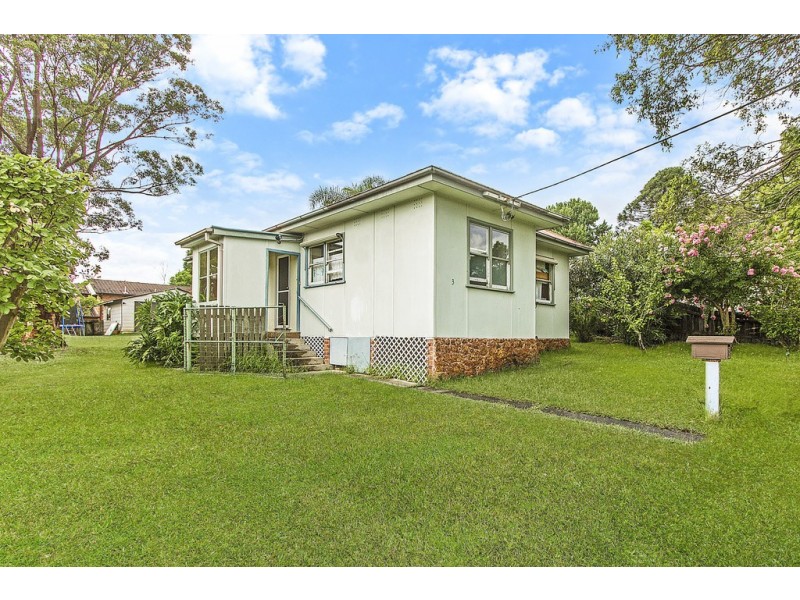 3 Matthews Parade, Point Clare NSW 2250