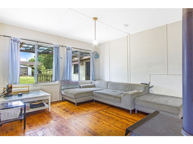 3 Matthews Parade, Point Clare NSW 2250