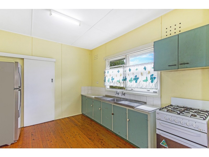 3 Matthews Parade, Point Clare NSW 2250