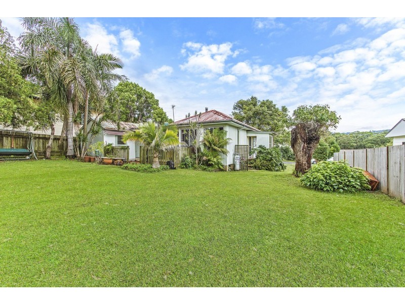 3 Matthews Parade, Point Clare NSW 2250