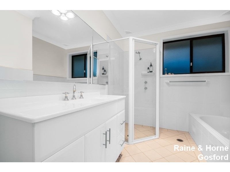 10 Georgia Avenue, Wyoming NSW 2250