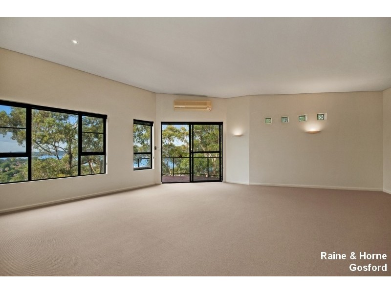 3/84 John Whiteway Drive, Gosford NSW 2250