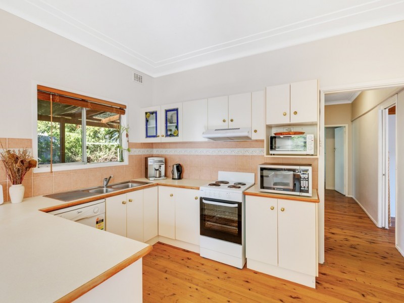 17 Orange Parade, Wyoming NSW 2250