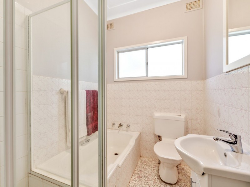 17 Orange Parade, Wyoming NSW 2250