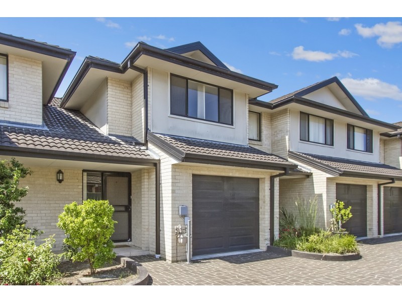 9/297a Henry Parry Drive, Wyoming NSW 2250