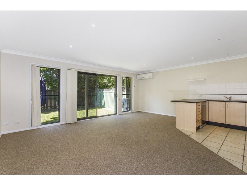 9/297a Henry Parry Drive, Wyoming NSW 2250