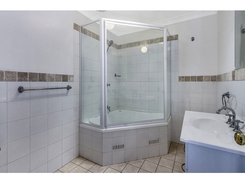 9/297a Henry Parry Drive, Wyoming NSW 2250