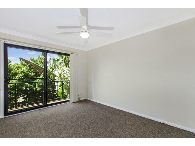 9/297a Henry Parry Drive, Wyoming NSW 2250