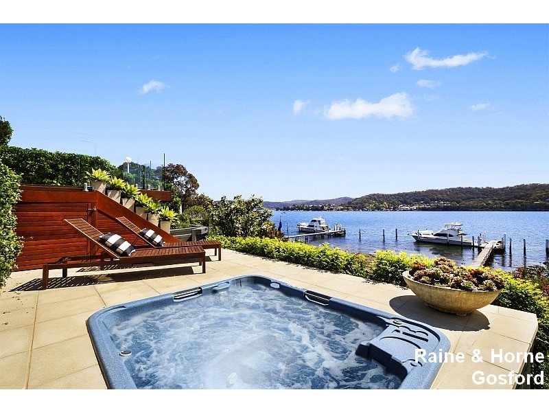 8 Eulalia Avenue, Point Frederick NSW 2250