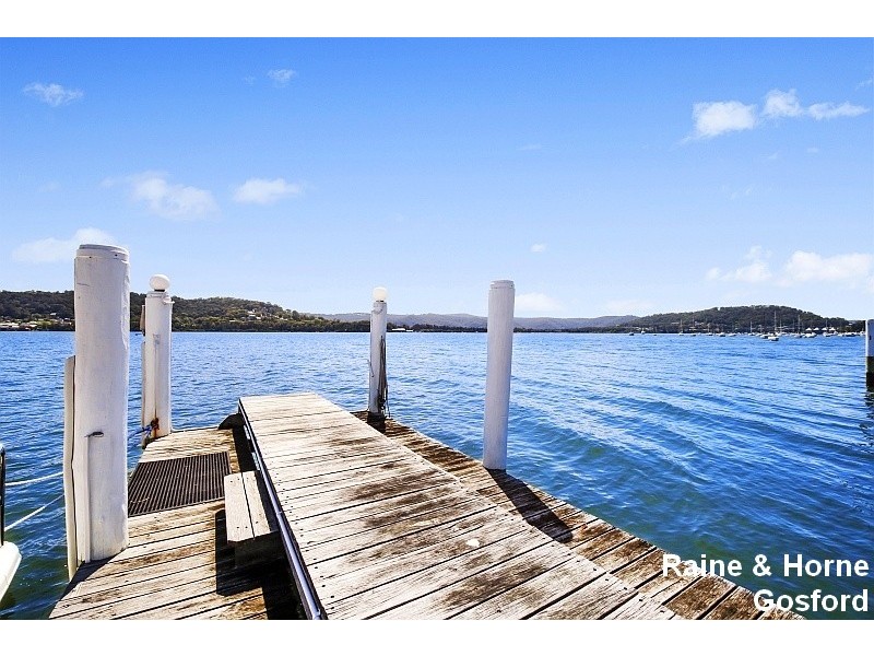 8 Eulalia Avenue, Point Frederick NSW 2250