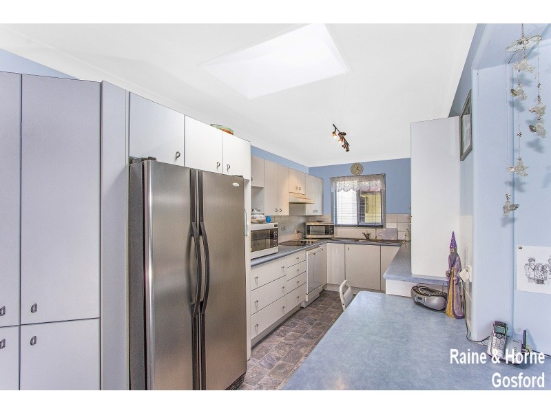 72 Kathleen White Crescent, Killarney Vale NSW 2261