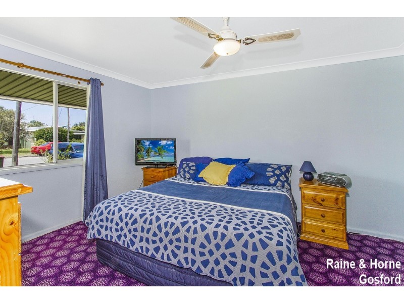 72 Kathleen White Crescent, Killarney Vale NSW 2261
