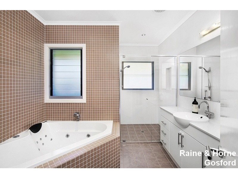 2 Florence Avenue, Point Frederick NSW 2250