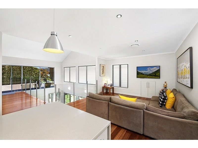 2 Florence Avenue, Point Frederick NSW 2250