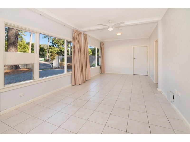 242 Brisbane Water Drive, Point Clare NSW 2250