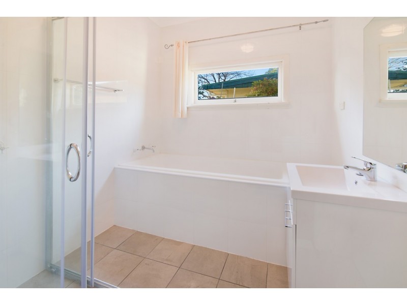 242 Brisbane Water Drive, Point Clare NSW 2250