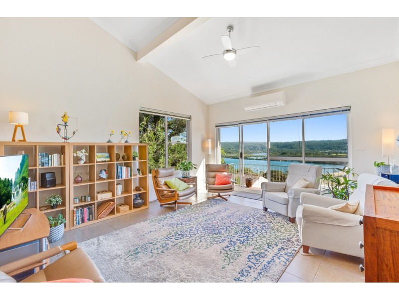 2/100 John Whiteway Drive, Gosford NSW 2250