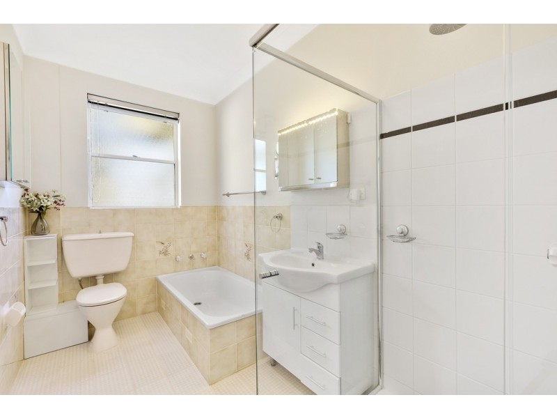 2/100 John Whiteway Drive, Gosford NSW 2250