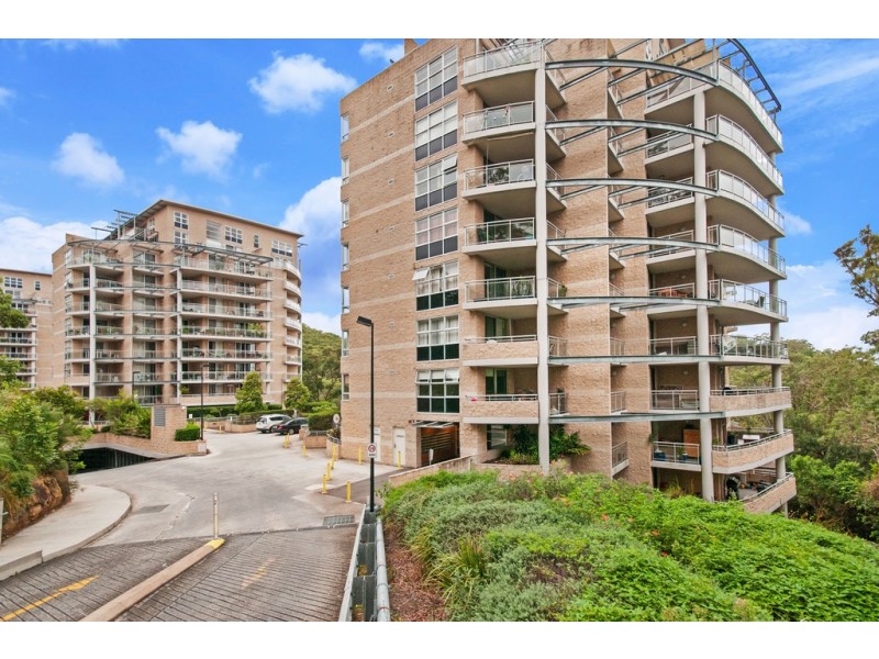 142/80 John Whiteway Drive, Gosford NSW 2250
