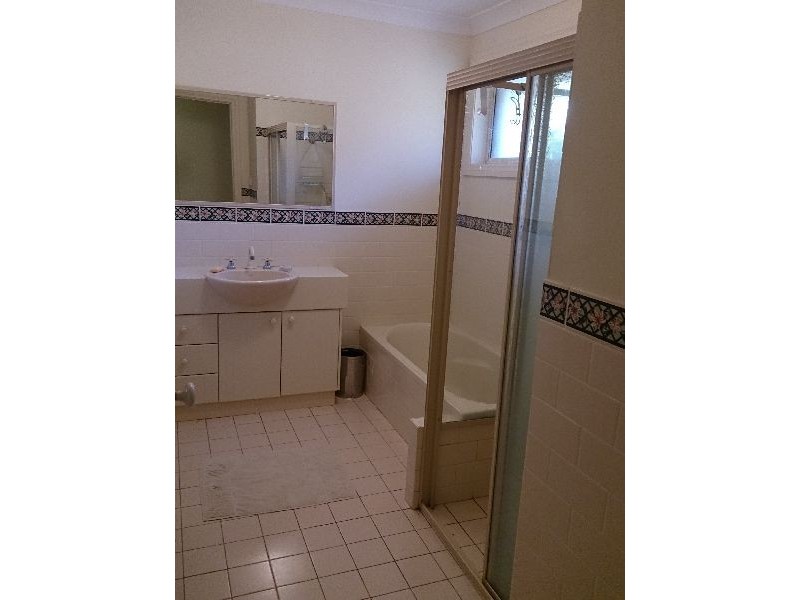 1/5 Moore Street, West Gosford NSW 2250