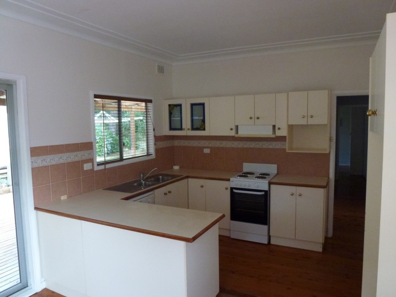 17 Orange Parade, Wyoming NSW 2250