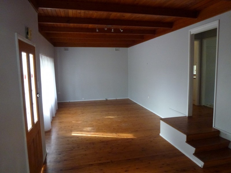 17 Orange Parade, Wyoming NSW 2250