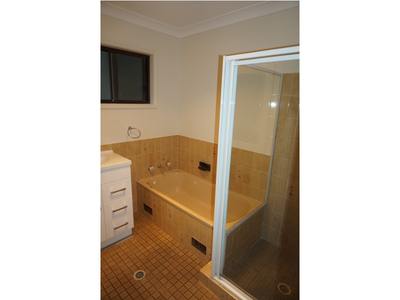 1a Marangani Av, North Gosford NSW 2250