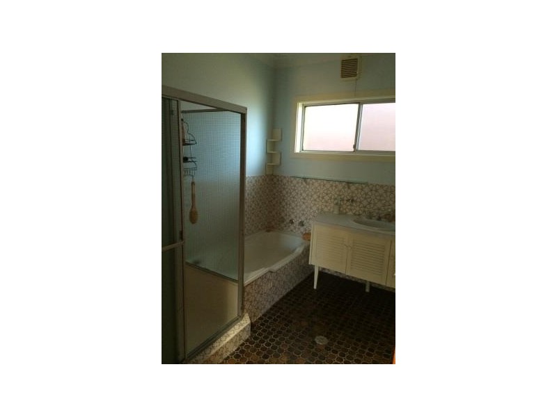 99a Brisbane Water Drive, Point Clare NSW 2250