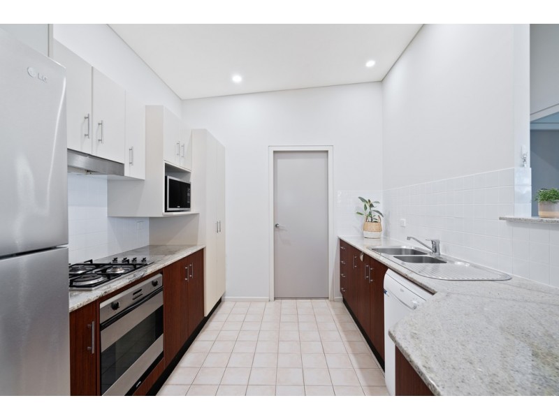 3/84 John Whiteway Drive, Gosford NSW 2250