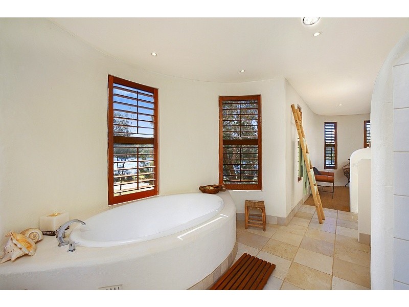 11 Remembrance Drive, Wamberal NSW 2260