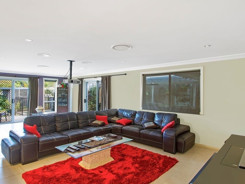 77 Deane Street, Narara NSW 2250