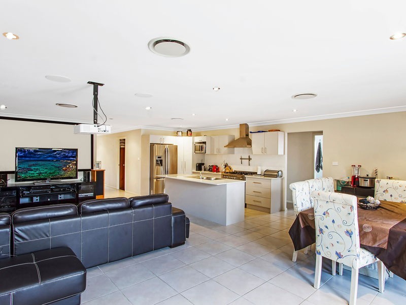 77 Deane Street, Narara NSW 2250