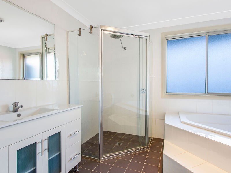 77 Deane Street, Narara NSW 2250