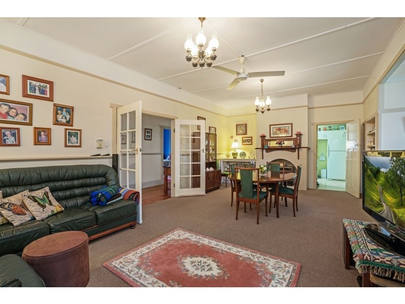 10 Cary Street, Wyoming NSW 2250