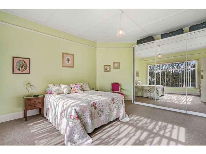 10 Cary Street, Wyoming NSW 2250