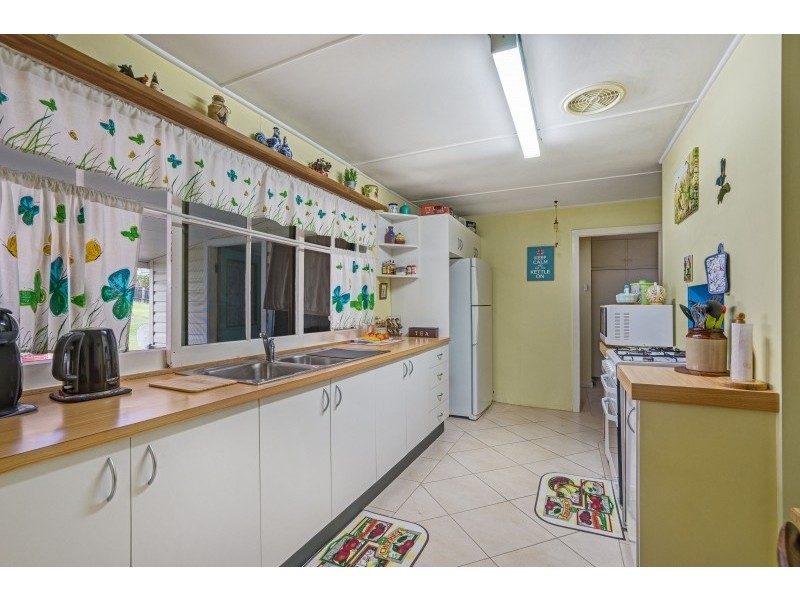 10 Cary Street, Wyoming NSW 2250