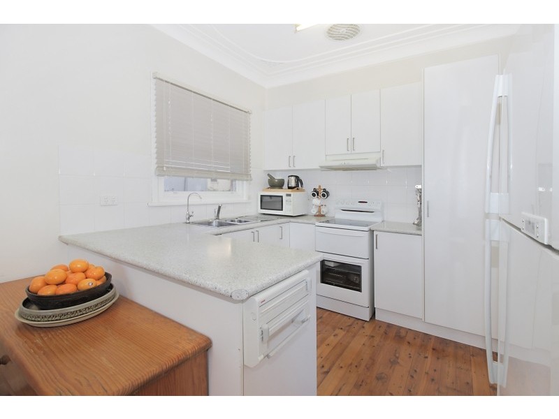 9 York Street, Point Frederick NSW 2250